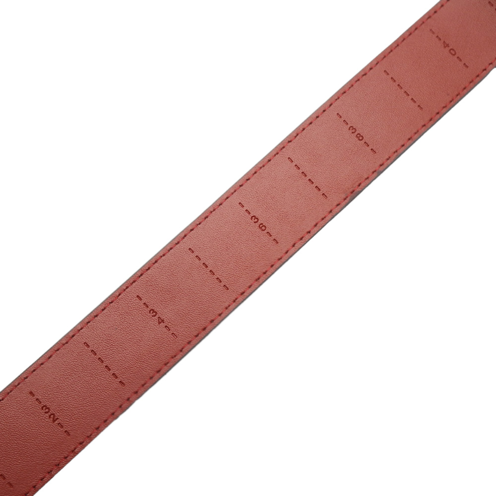 114 بنر تبلیغاتی کمربند مردانه چرمی خاکستری با طراحی مدرنPromotional banner of men’s gray leather belt with modern design