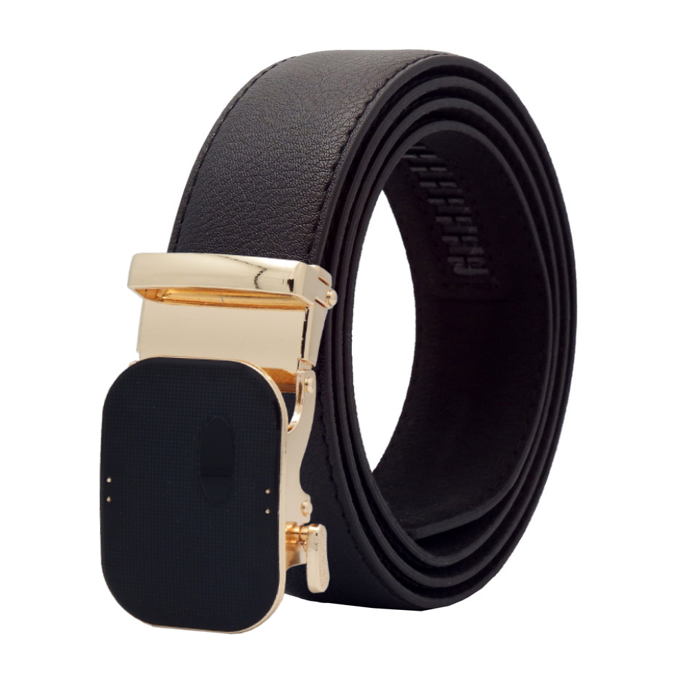 نمای نزدیک از سگک ریلی فلزی و چرم صنعتی مClose-up of metal rail buckle and black industrial leather on men's beltشکی کمربند مردانه