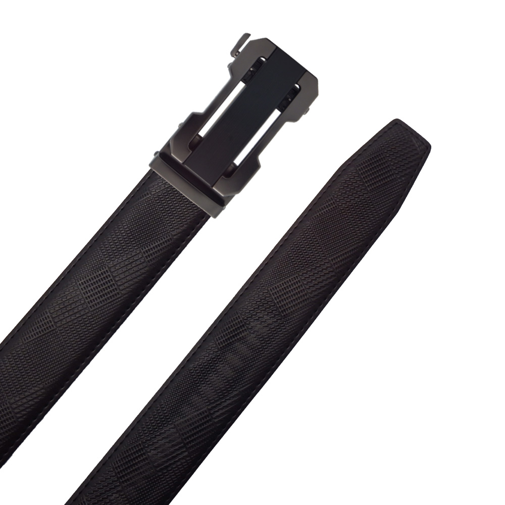 کمربند چرم گاوی مردانه رنگ مشکی، اکسسوری کاربردی برای استفاده روزانهMen’s black cowhide leather belt, a practical accessory for everyday use